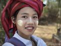 mujer chica myanmar birmania maquillaje thanaka